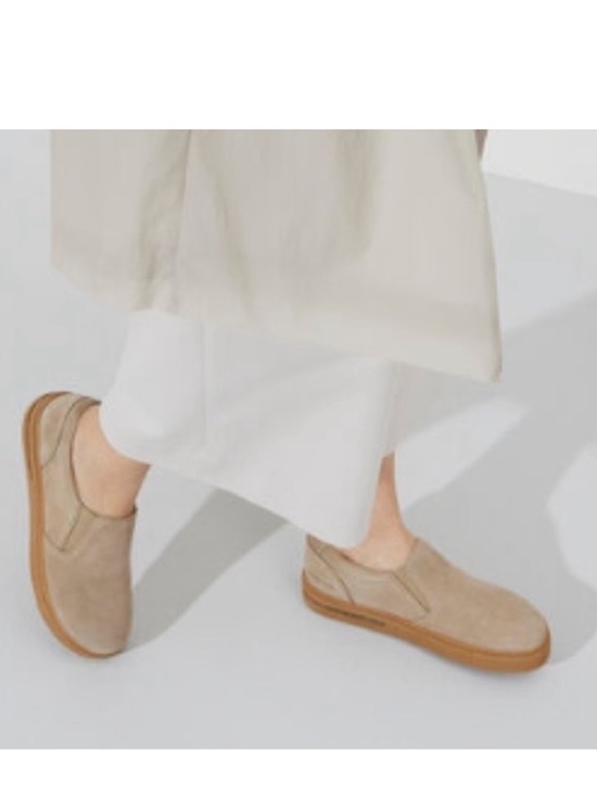 Birkenstock Shoes - Birkenstock Oswego sandcastle suede with tan sole. Size EU40. MSRP $149.95